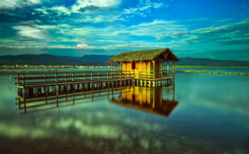 Η μεγαλύτερη λιμνοθάλασσα με το “ελληνικό χαβιάρι”. Με ιαματικές ιδιότητες και εξαίρετο αλάτι