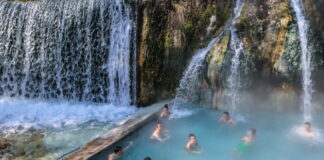 Θαλασσινά και ιαματικά λουτρά: Δείτε σε ποιες ασθένειες έχουν θεραπευτικές ιδιότητες