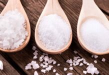 Επιτραπέζιο αλάτι έναντι θαλασσινού αλατιού: Ποιο είναι πιο υγιεινό;