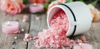 Πώς να χρησιμοποιήσετε τα άλατα μπάνιου για απόλυτη χαλάρωση