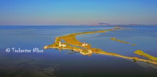 Ο φάρος στον Άγιο Σώστη, μια νοσταλγική πινελιά μέσα στη λιμνοθάλασσα Μεσολογγίου