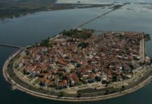 Αλυκές Μεσολογγίου: Η εντυπωσιακή λιμνοθάλασσα που “γεννά” το αλάτι μας