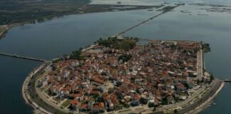 Αλυκές Μεσολογγίου: Η εντυπωσιακή λιμνοθάλασσα που “γεννά” το αλάτι μας