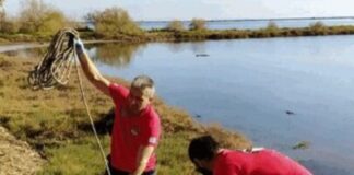 Μεσολόγγι: Η ΕΟΕΔ ανέλκυσε ελαστικά από την λιμνοθάλασσα της Κλείσοβας