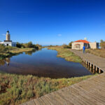 Ο Φάρος του Αι Σώστη – Ο Άγιος της Λιμνοθάλασσας